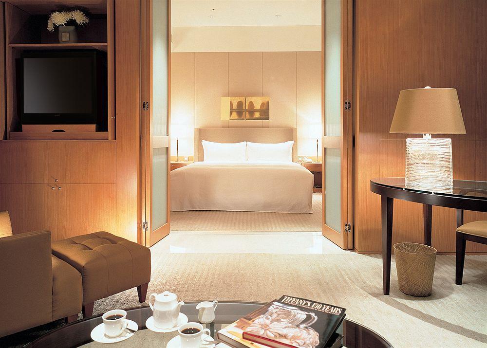 Ambassador Hotel Hsinchu Pokoj fotografie A suite at the Mandarin Oriental, Hong Kong