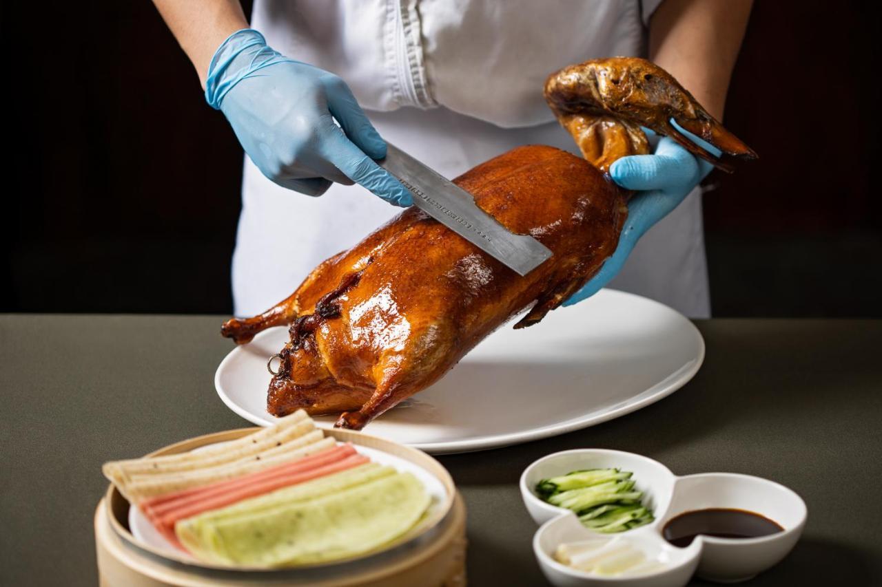 Ambassador Hotel Hsinchu Exteriér fotografie Peking duck being prepared