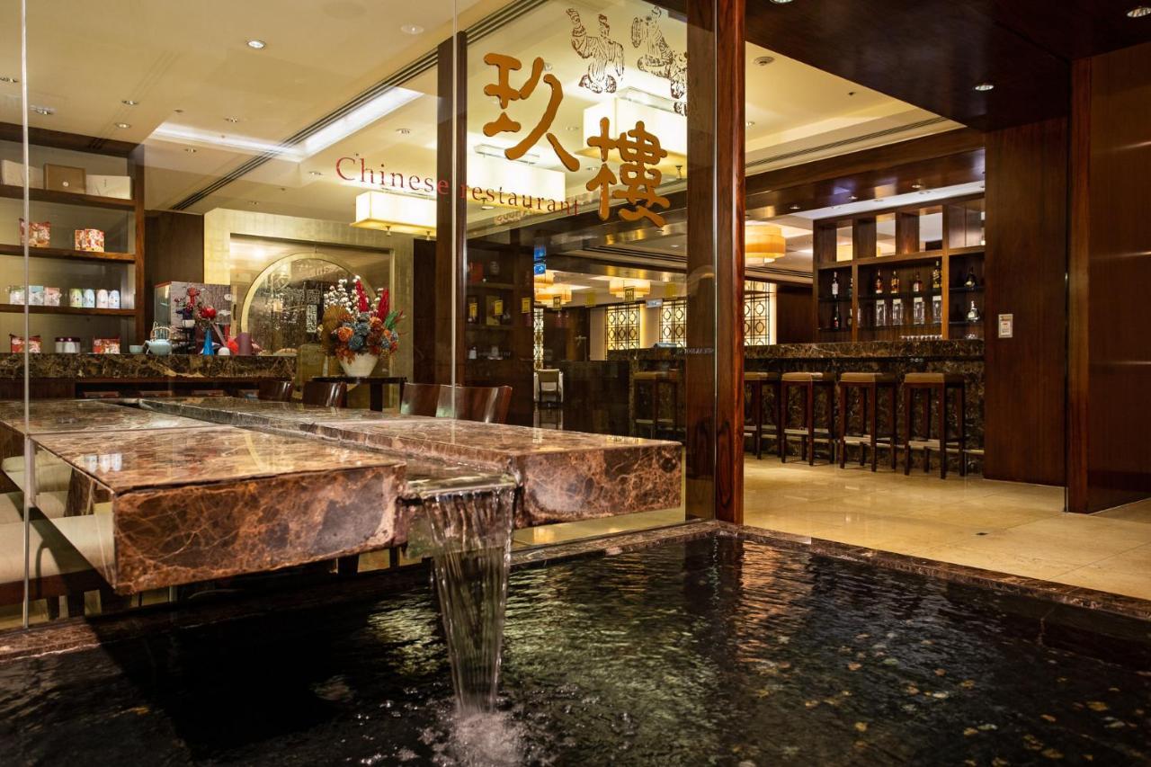 Ambassador Hotel Hsinchu Exteriér fotografie Entrance to the restaurant