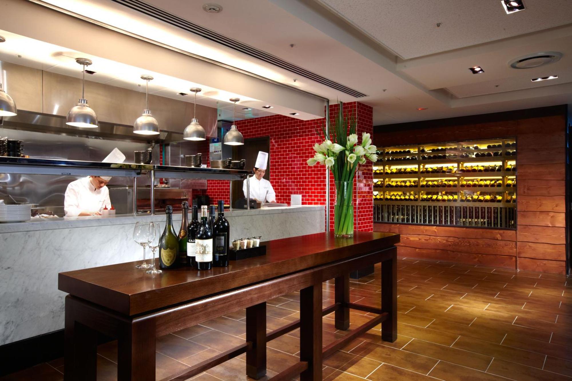 Ambassador Hotel Hsinchu Exteriér fotografie The open kitchen at the restaurant