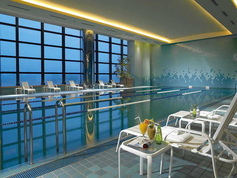 Ambassador Hotel Hsinchu Exteriér fotografie The pool at the 101